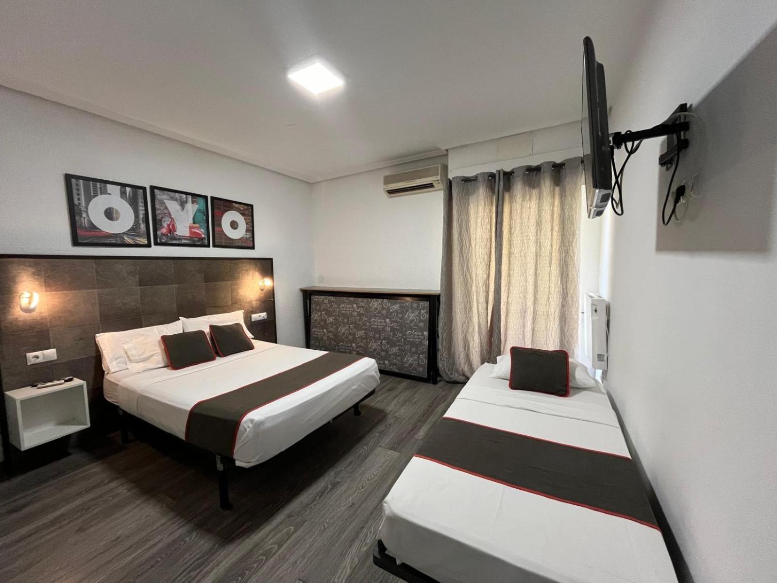 Hotel Hello Feria à Madrid Extérieur photo